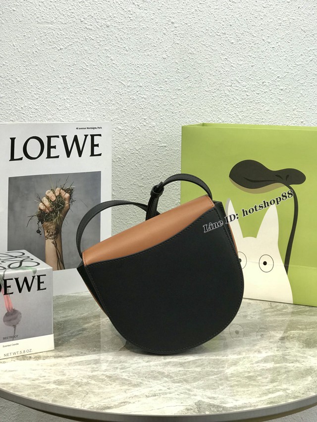 Loewe專櫃2022全新Heel duo系列單肩斜挎包 羅意威小牛皮翻蓋開合腋下包 型號10193 lyw1103